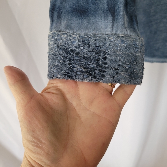 Chico's Women's Size 1 Blue Lace Long Sleeve Button Down Denim Look Shirt - Picture 4 of 13